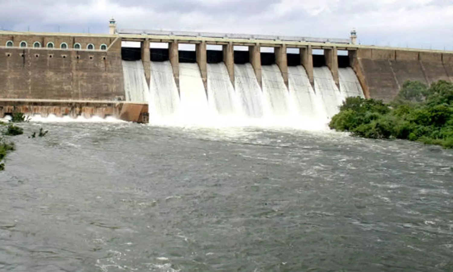bhavanisagar-dam-flood-risk-warning-costal-people-erode